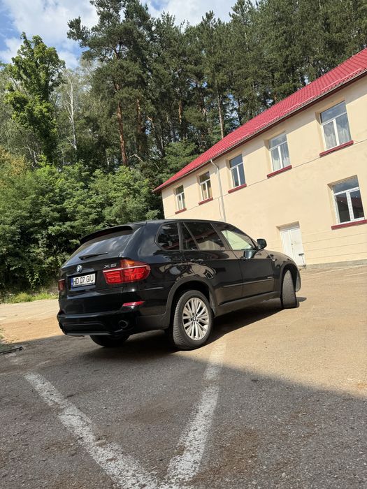 Bmw x5 motor 3’mii diesel 258 de cai cutuie automata 8 trepte 2013