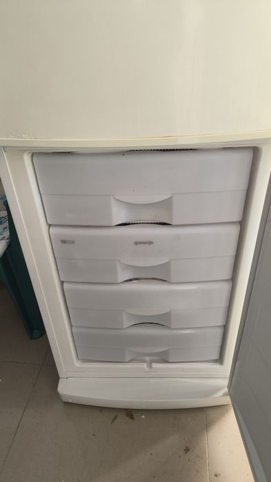 Продавам хладилник-фризер "Gorenje"