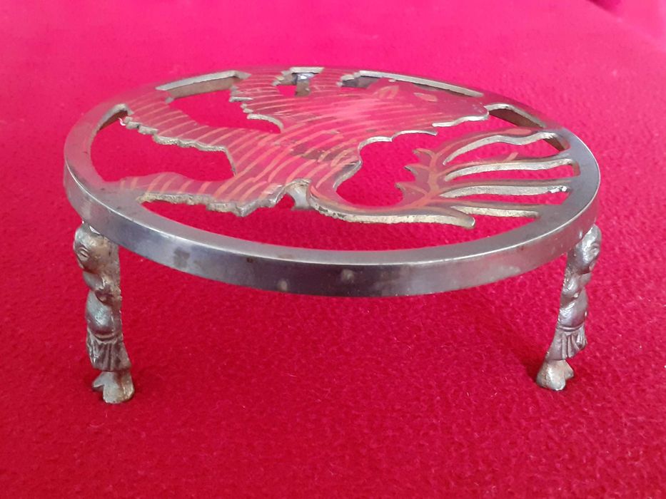 Винтидж кръгла месингова подложка