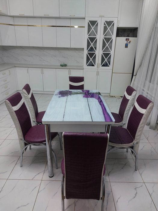 Продается стол и стулья