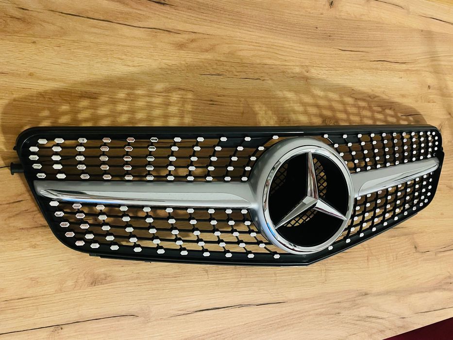 Диамантена решетка с емблема за Mercedes W204 C-class 2007-2014