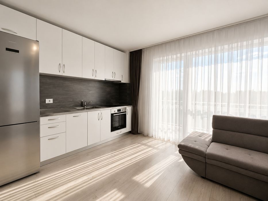 Închiriez apartament cu 3 camere