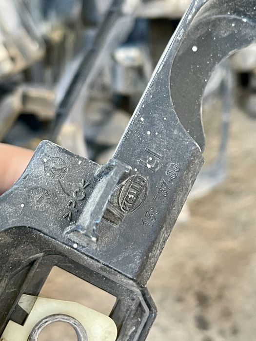 Крепление фар на BMW E60 БМВ Е60