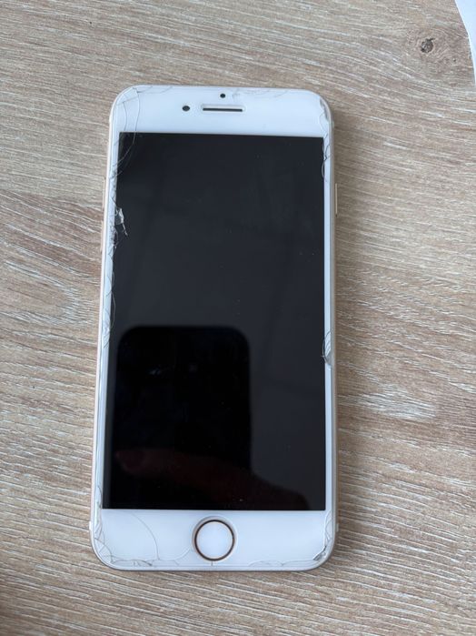 Продавам iPhone 7