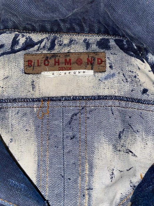 Vând geaca blugi John Richmond