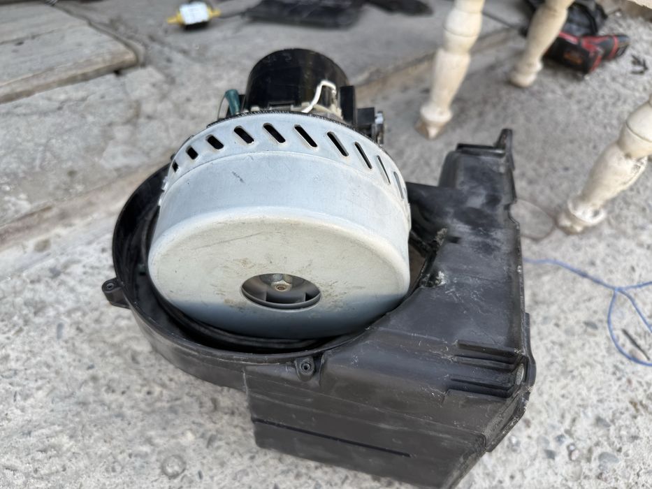 * Karcher Puzzi 100 оригинал Италия с большим 2 крыльчаточным мотором!