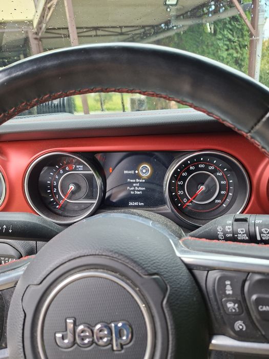 Vand Jeep Wrangler Rubicon 26000 km 2021 f multe accesorii 49000 eur