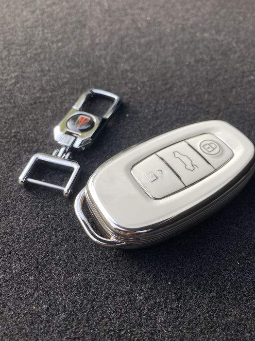 Чехол бля ключа Хончи Hongqi Eqm5 белый с карабином