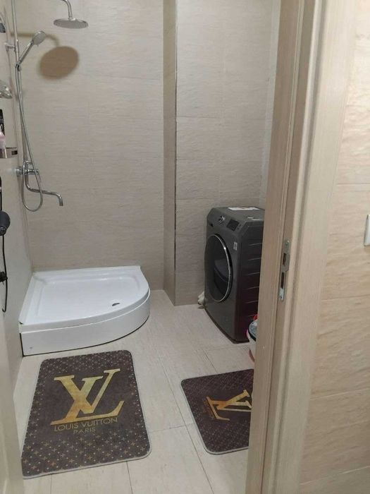 Yaxshi OILAGA 2 xonali YANGI kvartira ijaraga beriladi