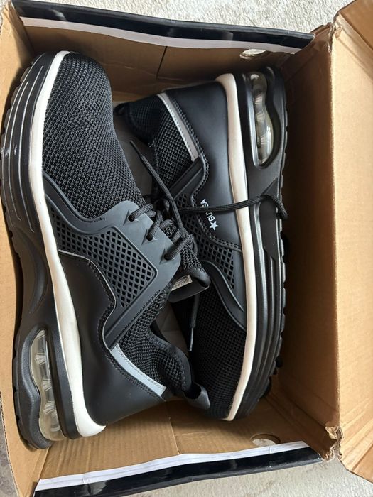 Рабочий кроссовки