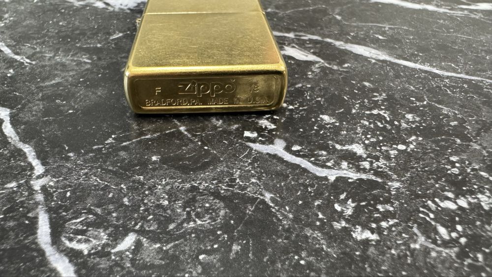 Запалка Zippo златна