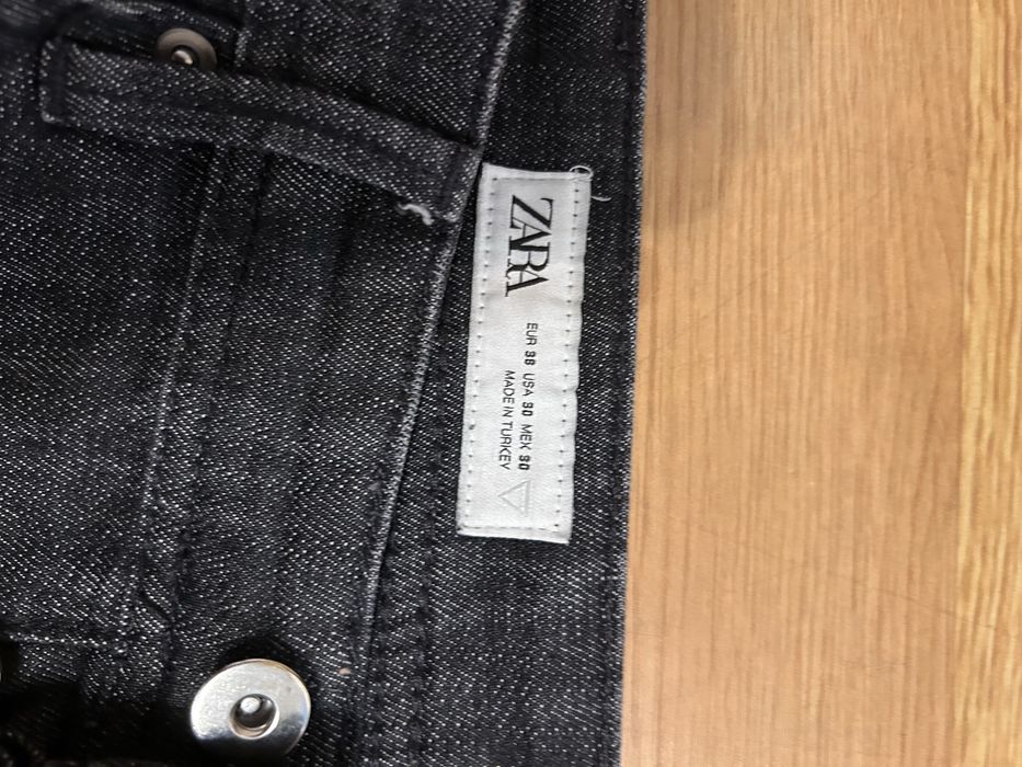 Vand blugi Zara preț negociabil