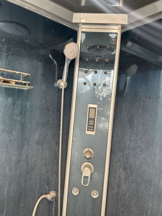 Угловая душевая кабина для дома