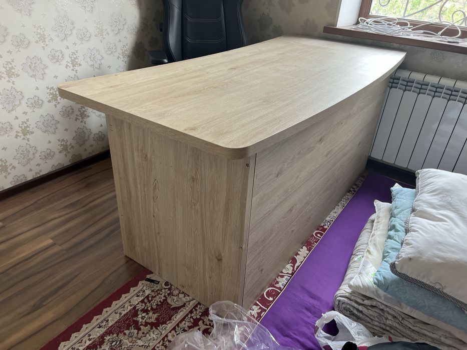 Стол для работы,