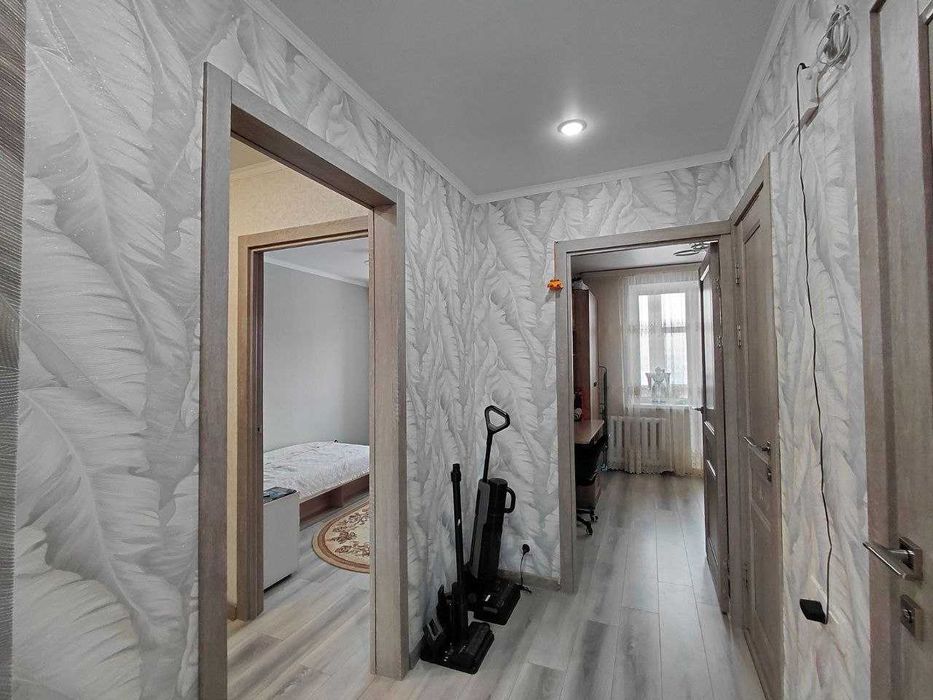 Продам 4 ком кв 8 мкр