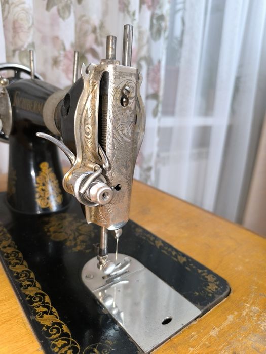 Ножная швейная машина - антиквариат