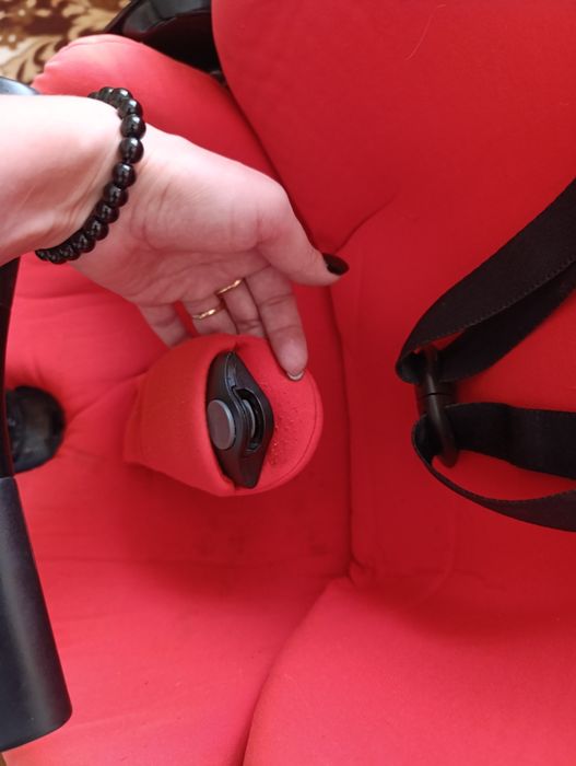 Продам коляску с люлькой quinny