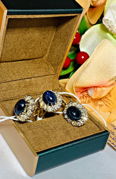 золотой комплект Голубые Озера с бриллиантами и Сапфирами