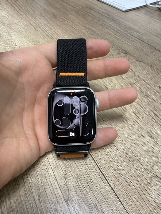 Apple Watch SE (GPS, 2-го поколения)