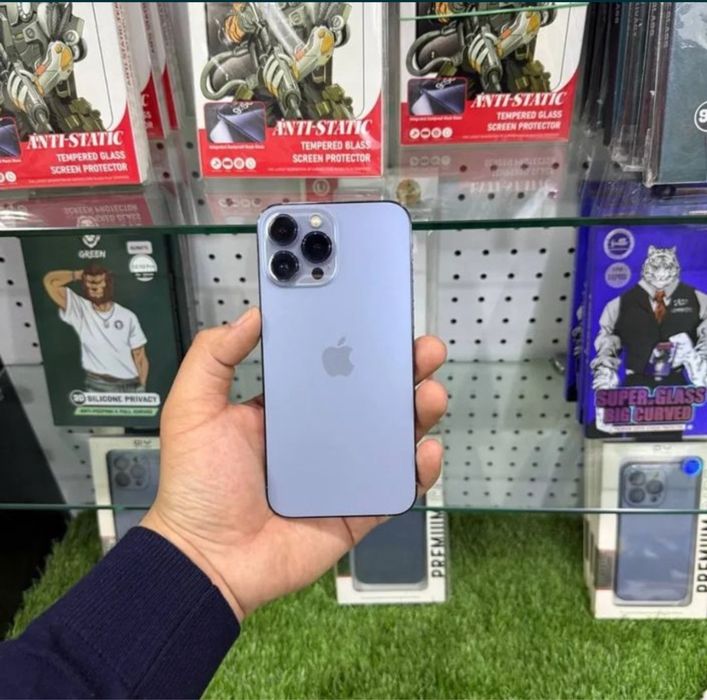 13 pro max  hic qati aliwmagan radnoy hamma joyi yomkst 83%