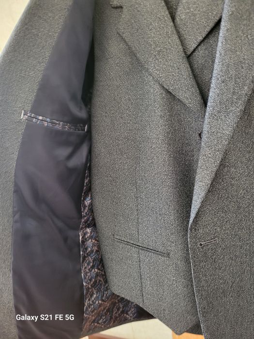 Продам костюм тройка