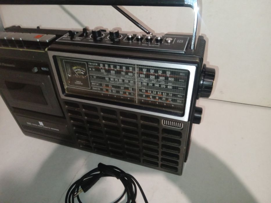 Японски радиокасетофон