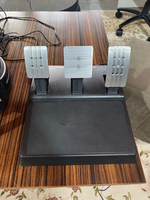 Volan thrustmaster t300 cu schimbator