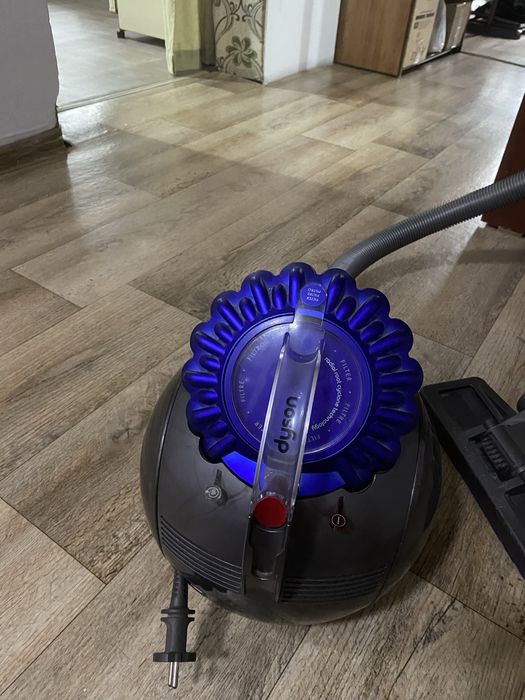 Продам бу пылесос Dyson