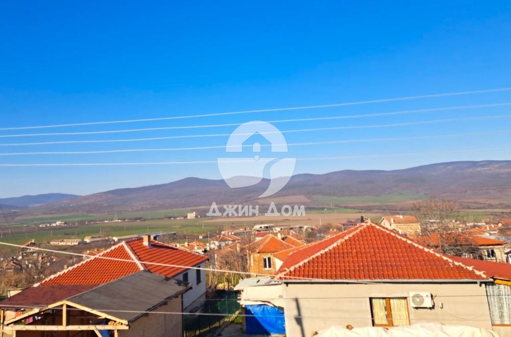 Двуетажна къща с 6 спални и гледка ПЛАНИНА в с. Черноград