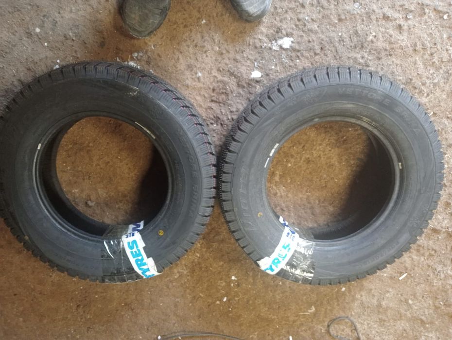 Шины зимние новые.15С