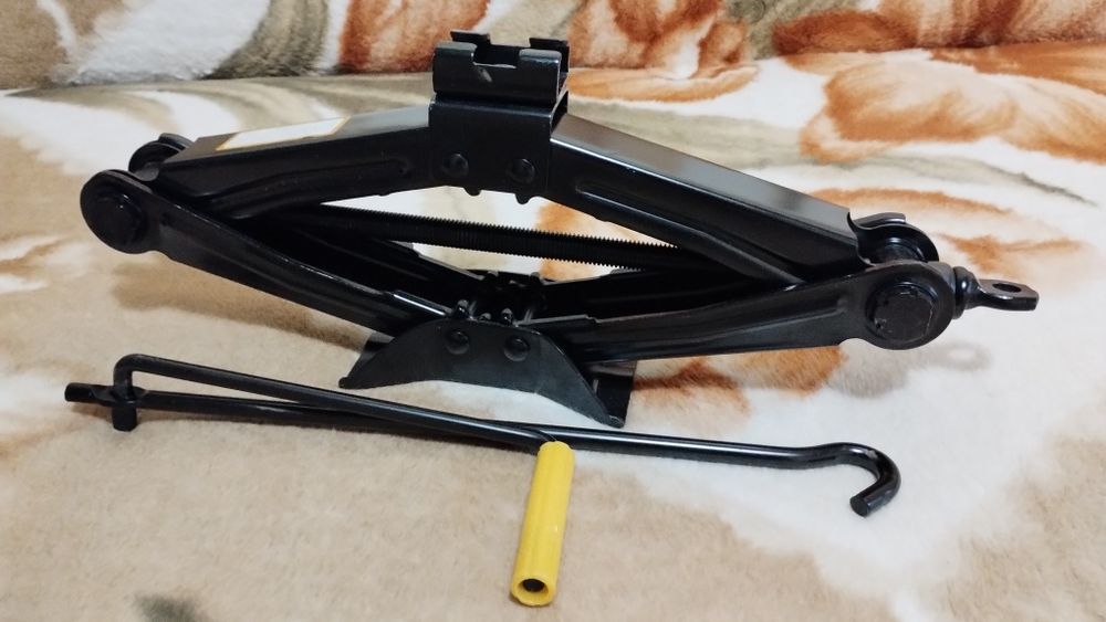 Продам домкрат для авто