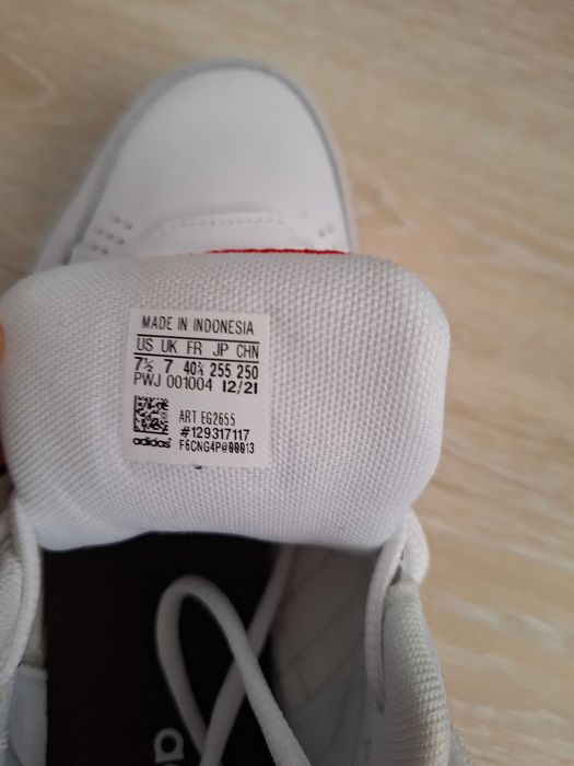 Adidas strutter:бяло и червено