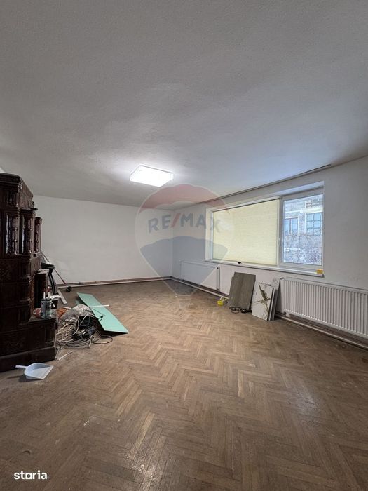 Casă duplex în centrul orasului, cu acces auto