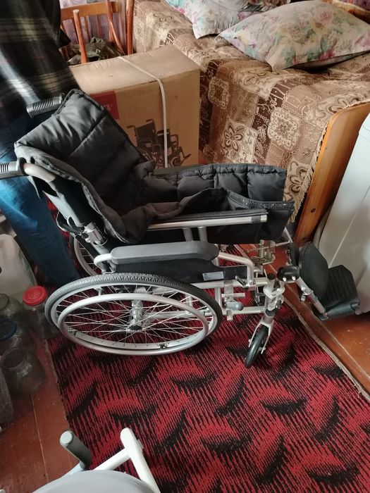 Продам инвалидную коляску