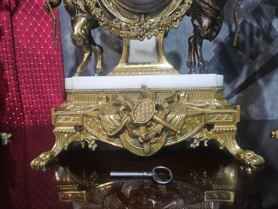 Ceas cu 2 sfetnice din bronz masiv