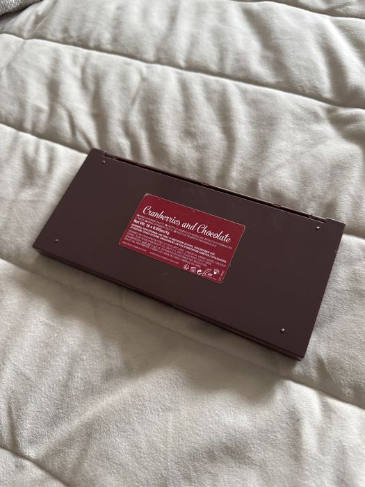 Палитра сенки Revolution Chocolate Cranberries&Chocolate 18 цвята