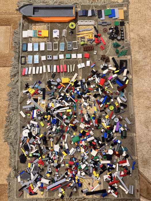Продам большой пакет лего деталей