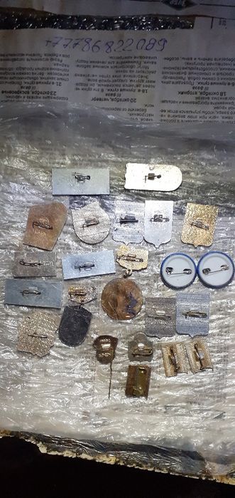 Продам значки в хошем состаянии