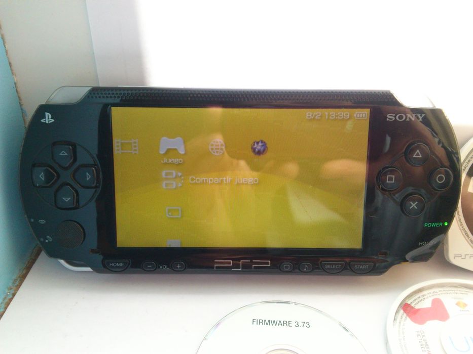 PSP 1003 complet cu jocuri și încărcător!