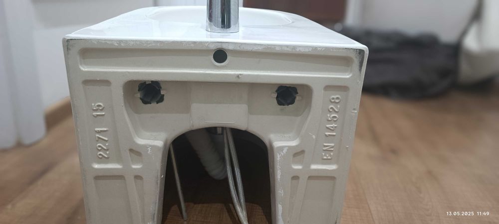 Две нови бидета, комплект със смесител.