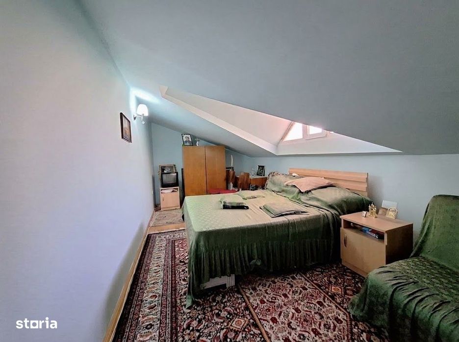 Casă cu 6 camere, curte și mansardă Bacău
