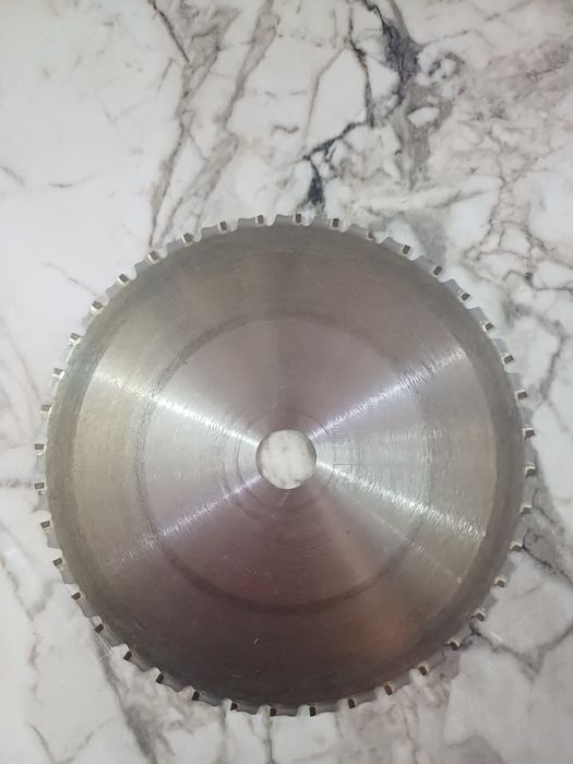 Vând disc pentru fierăstraie circulare pentru oțel.Marimi diferite.