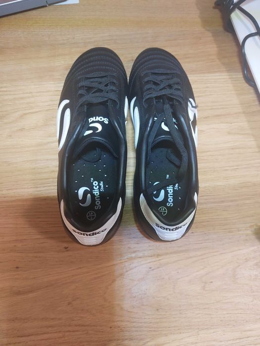 Футболни бутонки размер 41 Sondico, нови