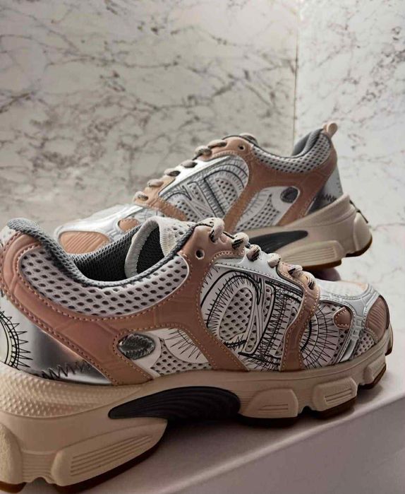 Дамски кожени обувки Dior,страхотно бижу