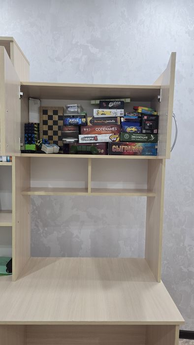 Продам письменный стол с полками