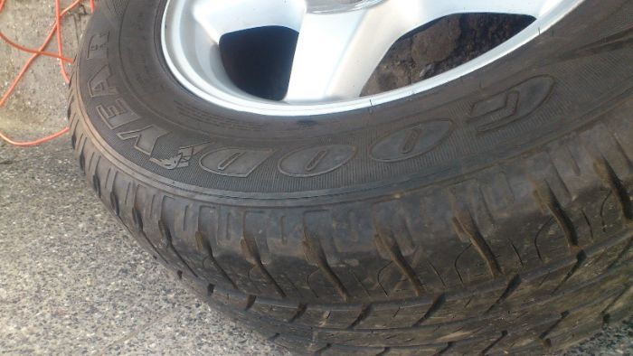 Мерцедес МЛ джанти 17-ски оригинални с гуми 275/55/17 Goodyear