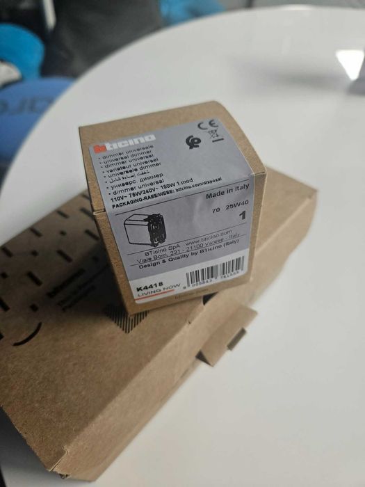 Димер бутонен LED=3-150W изисква неутрала 1 мод. Living Now Bticino K4418