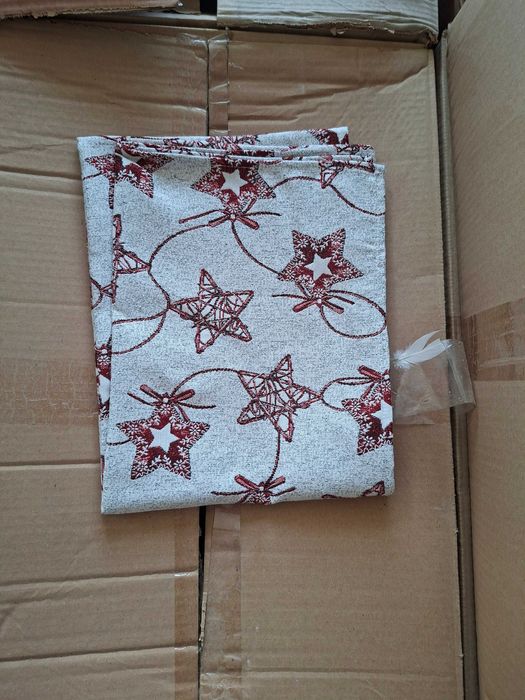 Продавам коледни покривки и тишлайфери