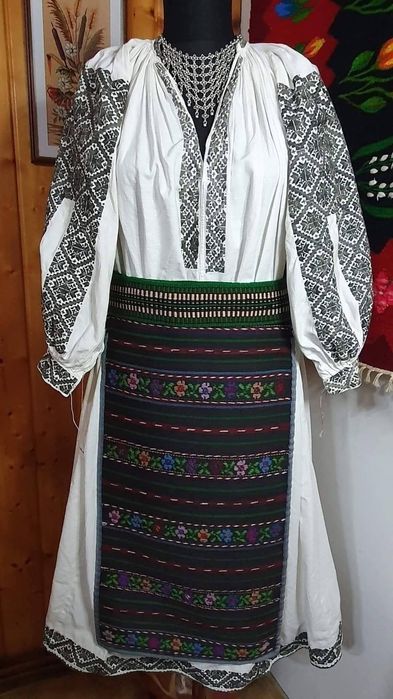 REDUCERE LUNA MAI 25%! Costum popular (ie/camasa, catrinte/fote/sorturi)