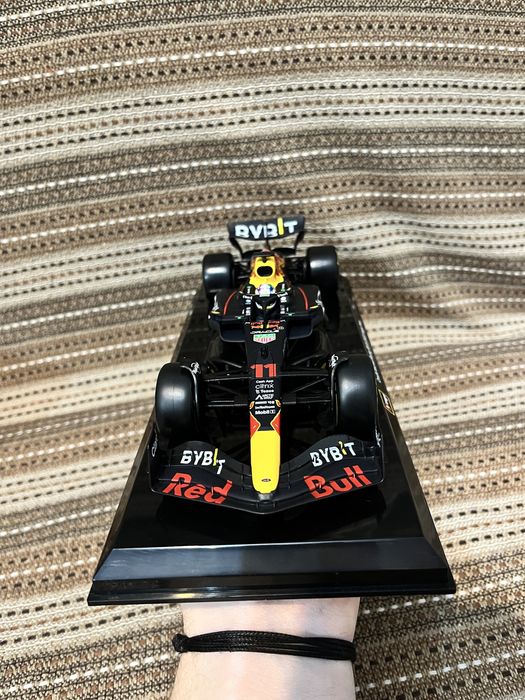 Macheta metalica burago f1 redbull